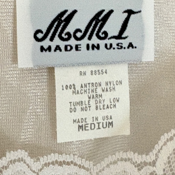 Slip vintage white with lace trim, made in USA by MMI, size medium M - Picture 2 of 7